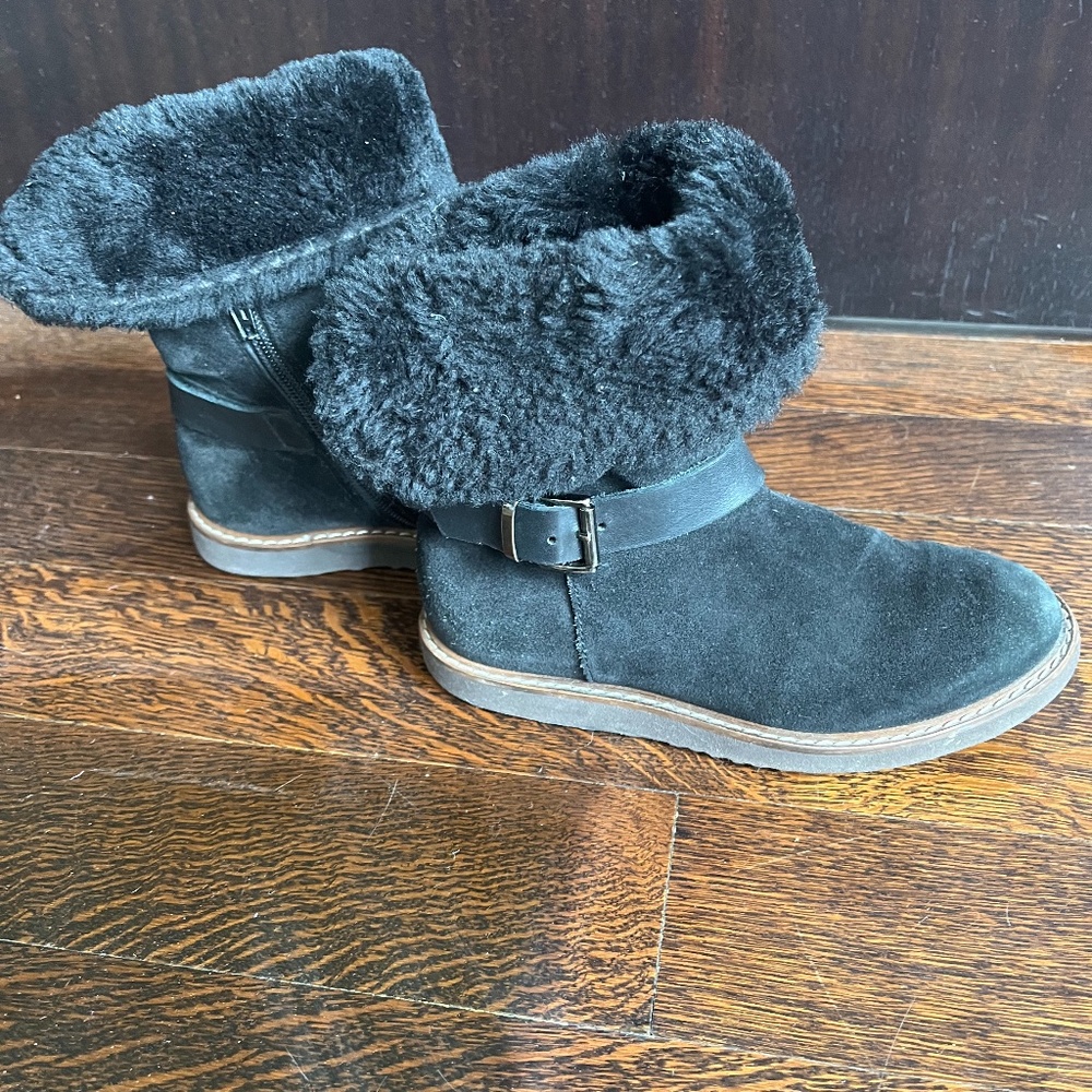 Live + ECH Black Suede Authentic Shearling Wool Boots (size big kid 4.5)
